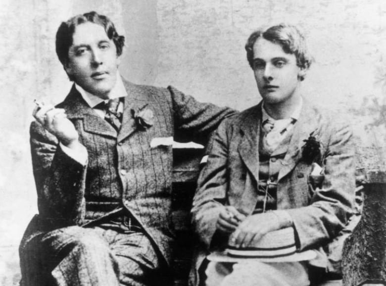 Irish dramatist Oscar Wilde (1854 - 1900) with Lord Alfred Douglas (1870 - 1945) at Oxford, 1893.  (Photo by Gillman & Co/Hulton Archive/Getty Images)